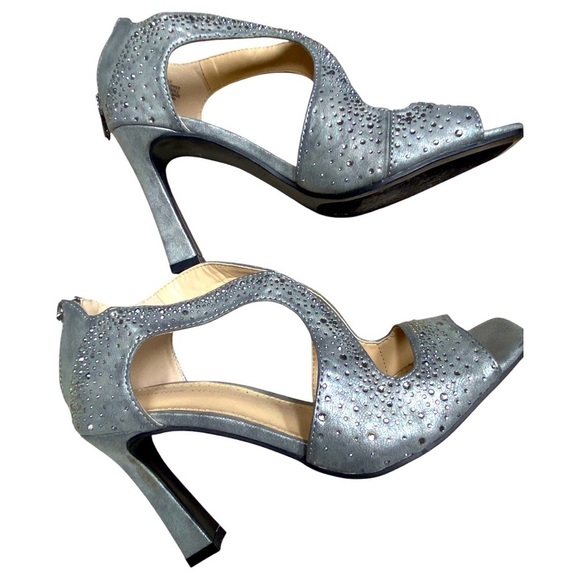 NWOT Adrienne Vittadini “GOLLY”Silver & Rhinestone Heels - Picture 1 of 5